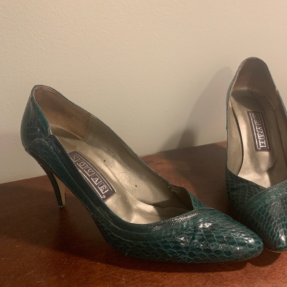 Novae Green ‘Snake Skin’ Pumps - Picture 7 of 7
